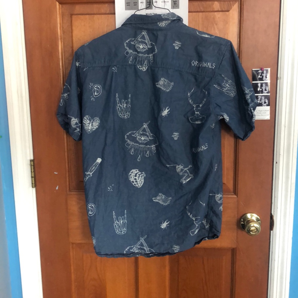 Button up - Picture 2 of 2